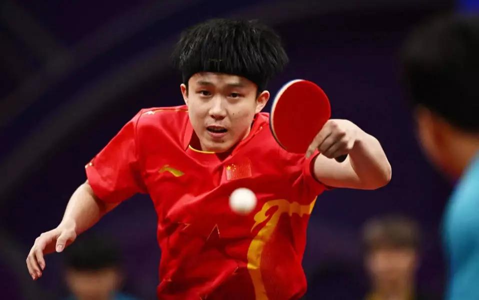 霸气！11-6，王楚钦1-0力压“眼镜侠”大勒布伦！2025年WTT香港总决赛进