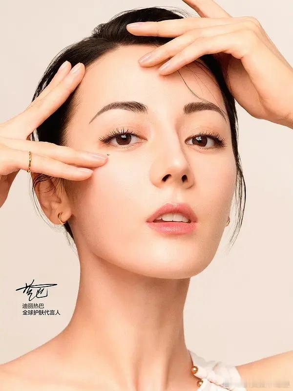 谁给迪丽热巴化的这个妆啊，可以安心开除了 ​​​
