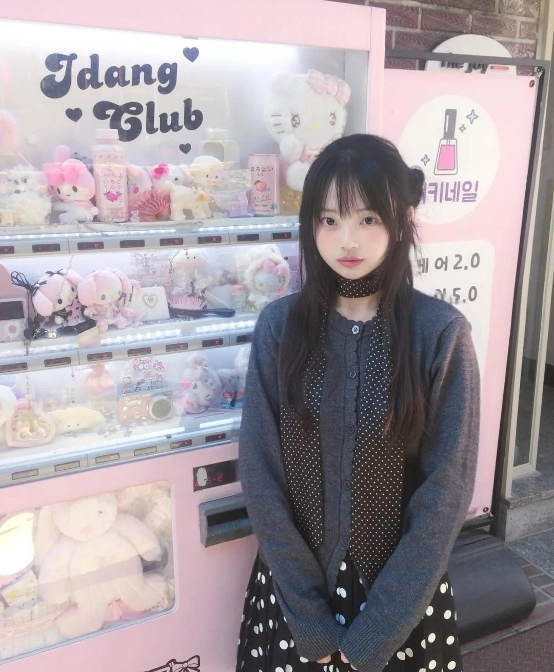 𝕚𝕕𝕒𝕟𝕘 𝕔𝕝𝕦𝕓🖤
圣水洞的粉色娃娃机真的很好拍诶
有韩