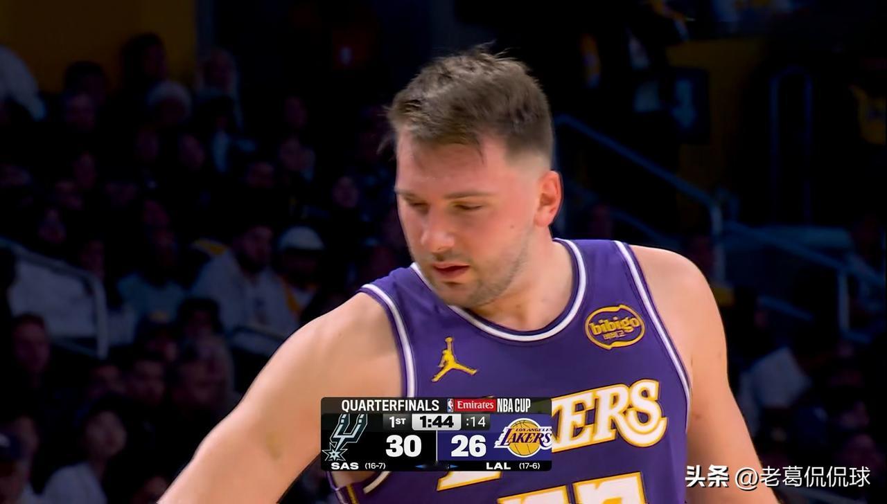 湖人当家球星东契奇不愧是当今联盟最强得分手之一！在今天湖人主场迎战马刺的上半场比