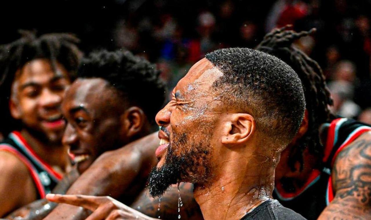 米切尔40+11，恩比德42+5，利拉德31+13+12！但今天最佳是哈登，砍1