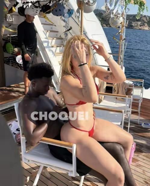 皇马球星维尼修斯的恋情真实让人看不懂！今年7月，维尼修斯的前女友弗吉尼亚·丰塞卡