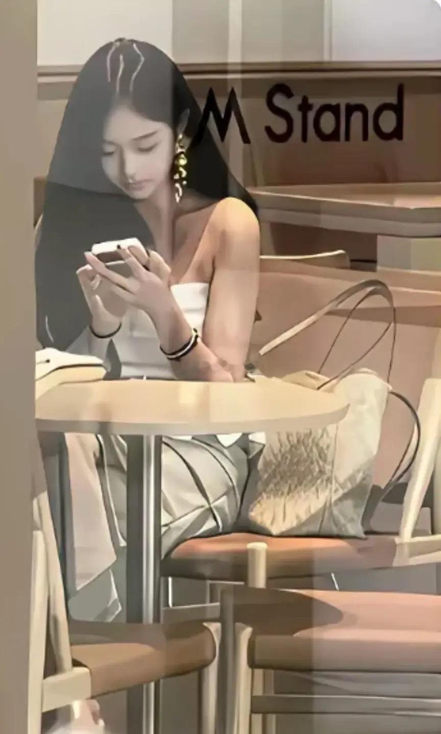 网友一致认为，这种女生一定是家里非常有钱，怎么判断的呢？ ​​​