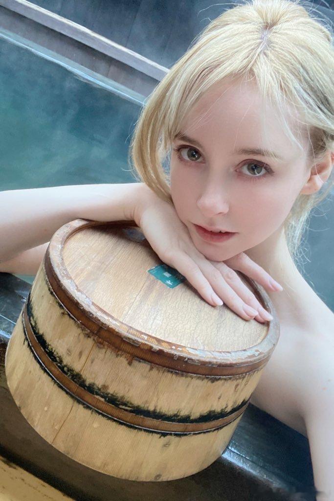 一名英国女孩去日本后，爱上了岛国特色文化。[doge] ​​​