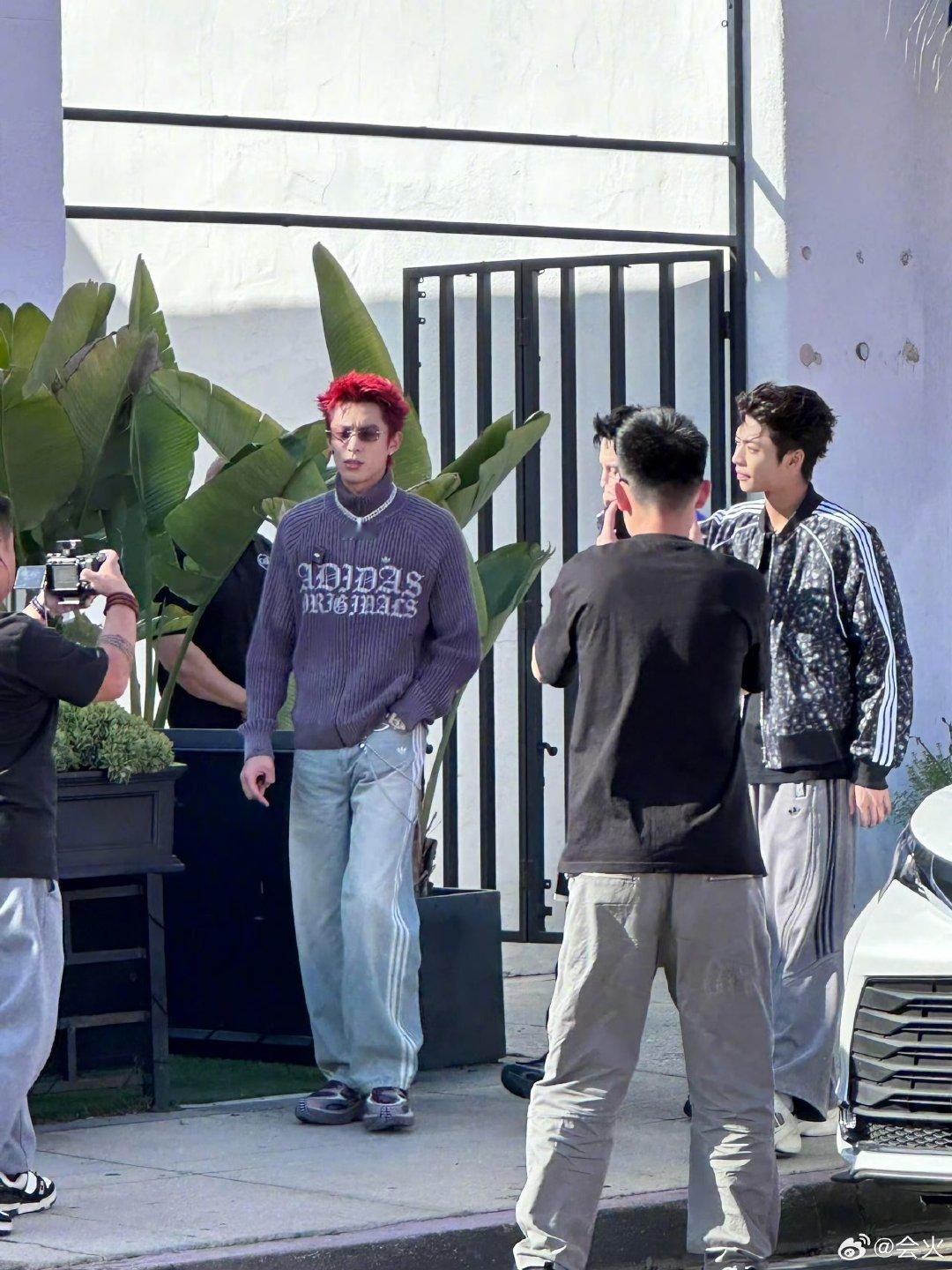 洛杉矶街头偶遇王鹤棣拍摄洛杉矶街头偶遇王鹤棣拍摄 