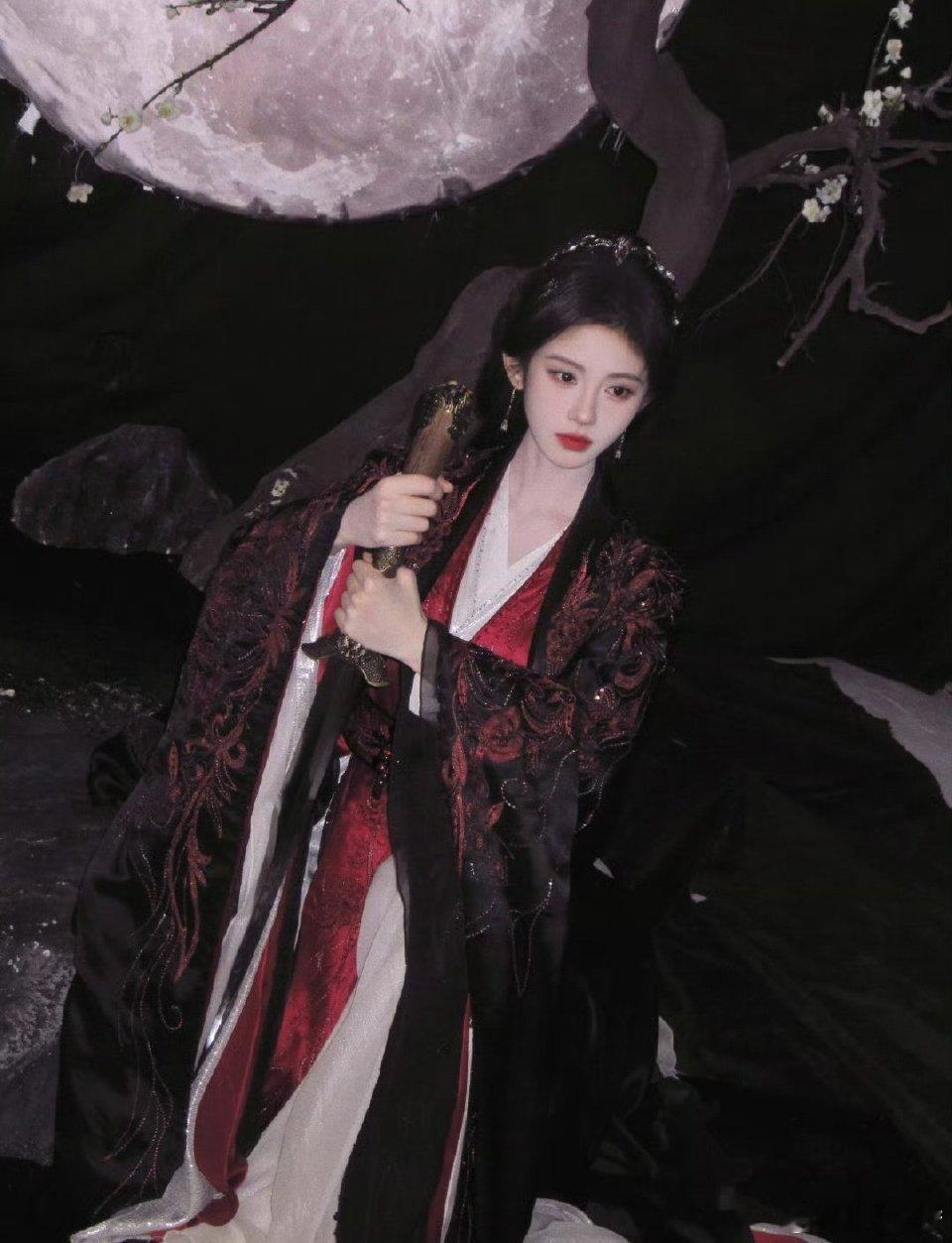 每一帧都像电影大片，氛围感扑面而来，困境中的相守格外珍贵动人鞠婧祎田嘉瑞氛围感溢