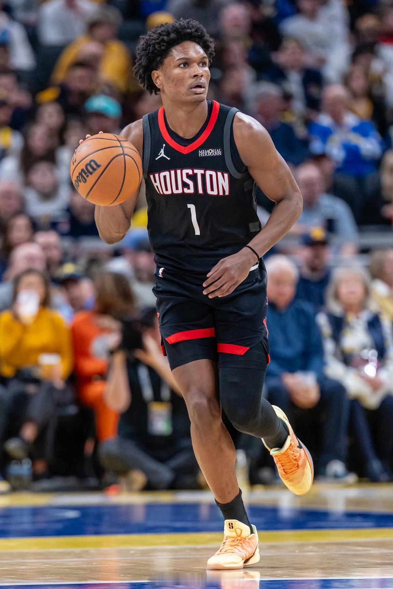 阿门·汤普森本赛季的表现被低估了：17.7 分7.6 篮板5.4 助攻50.4%