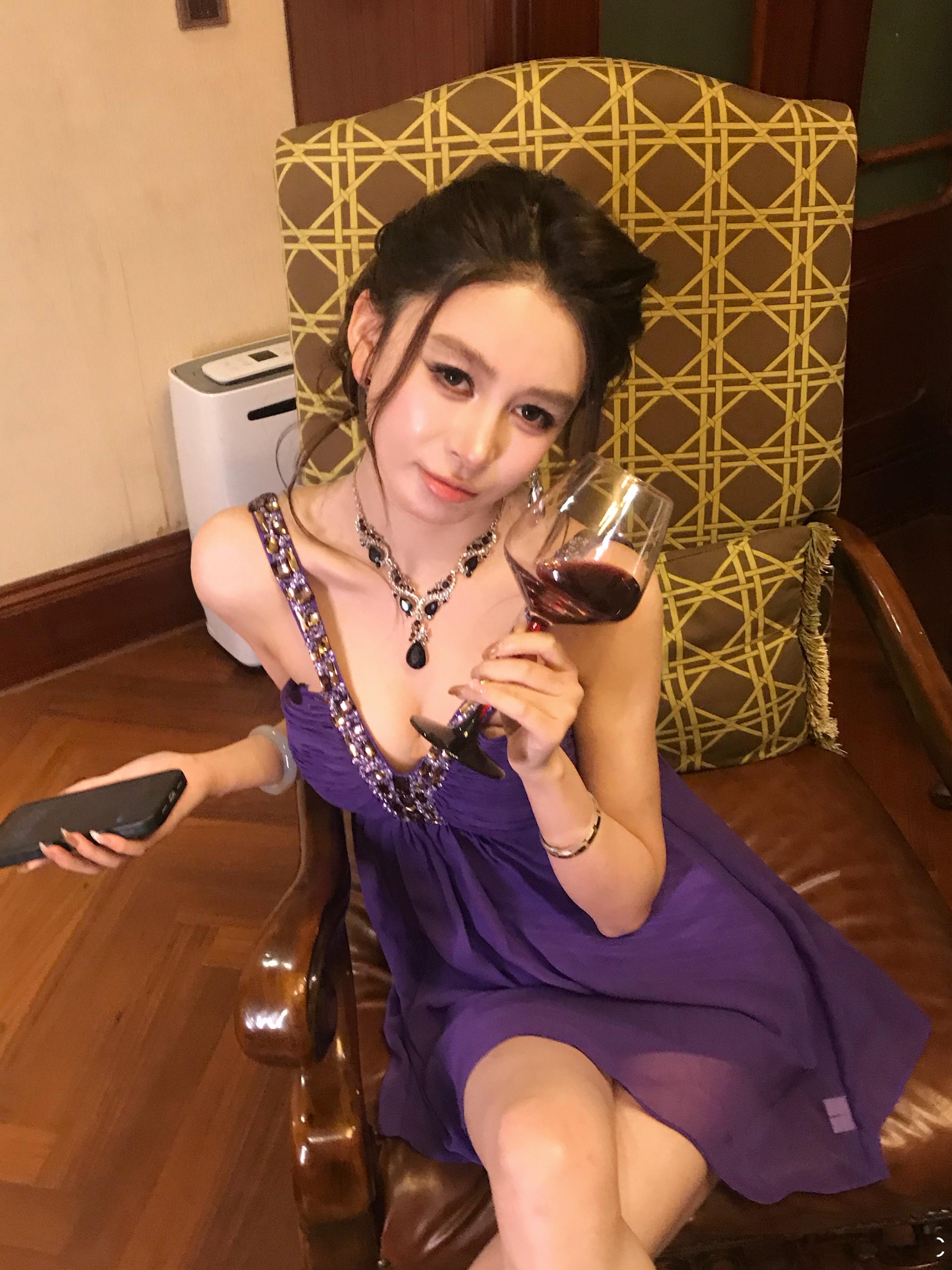 听说紫色很有韵味💜最近一直在忙年会抽空更新一下～ 年会超豪华奖品阵容🎁我们潜