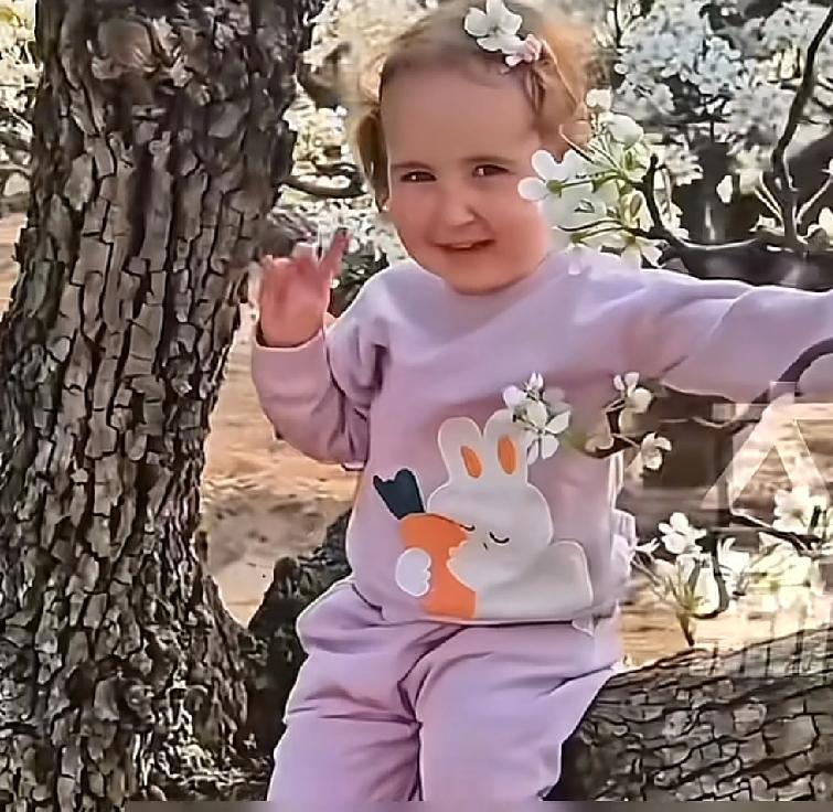 江苏一对夫妻竟然生出来一个洋娃娃
这可把这对夫妻糟心坏了很多邻居或者同事都怀疑孩