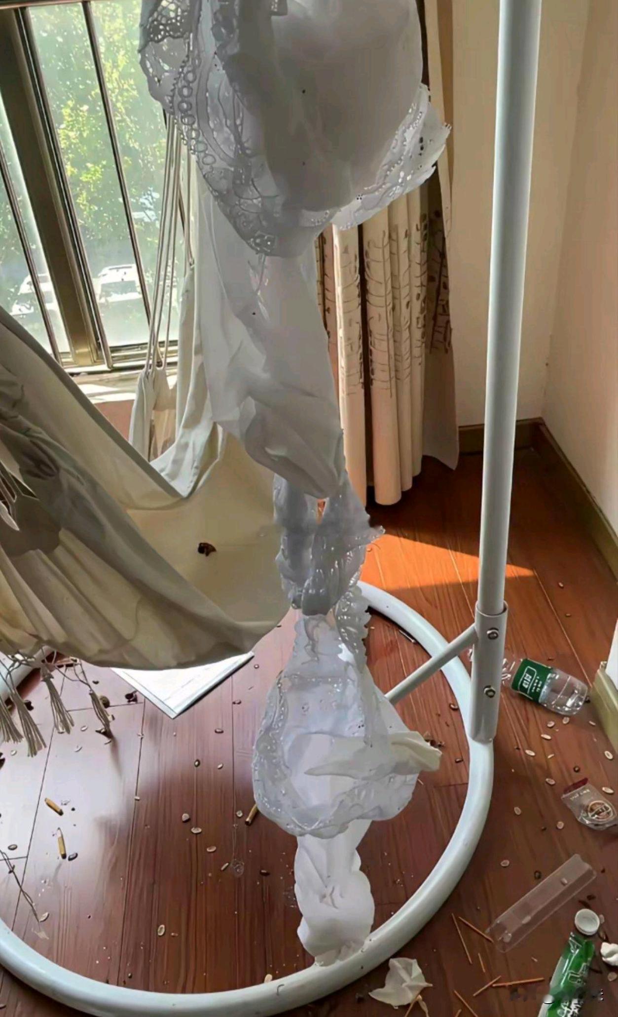 把房子租给酒吧上班的女孩子后……