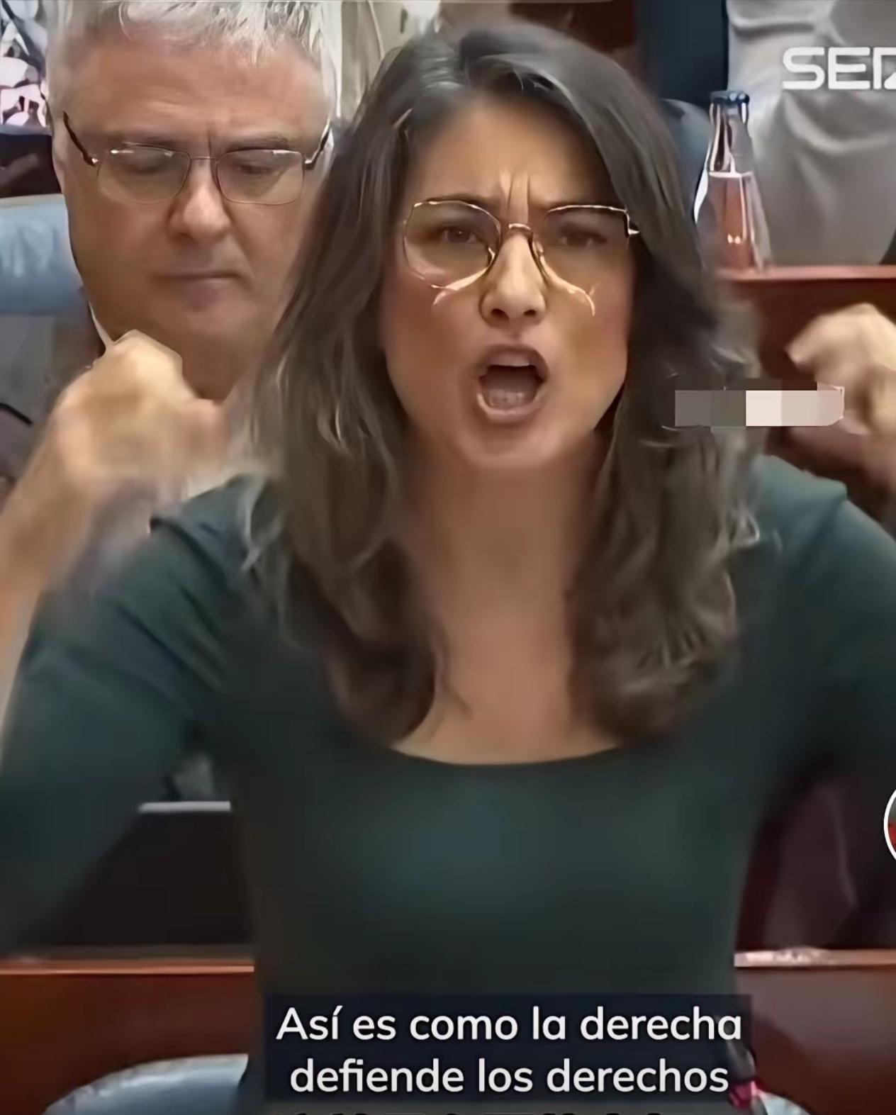 西班牙的这位女议员火了！她面对美以袭击伊朗女子学校，愤怒抨击：美以第一个打击目标