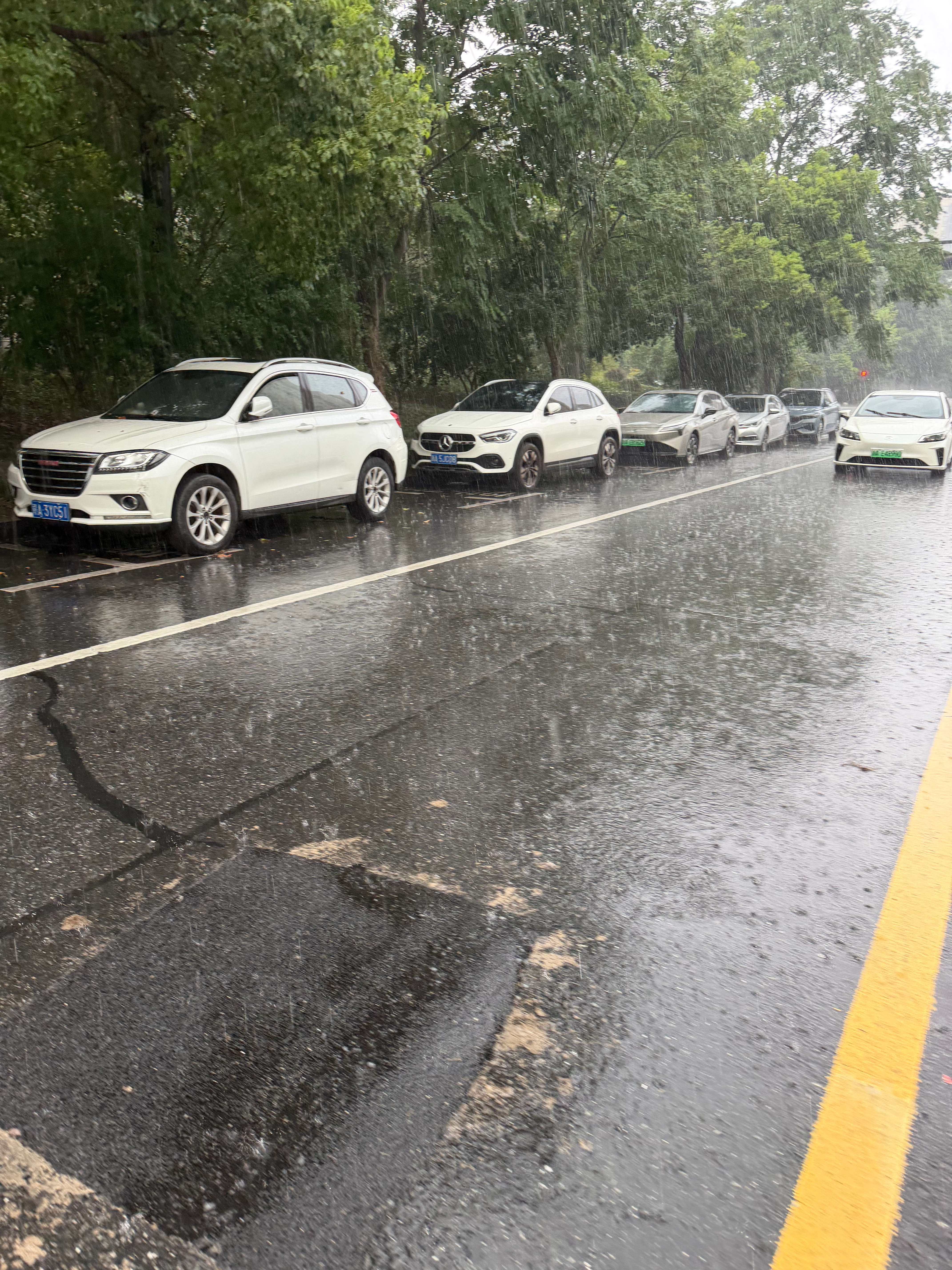突然间大雨倾盆这次爽了 全身湿透 