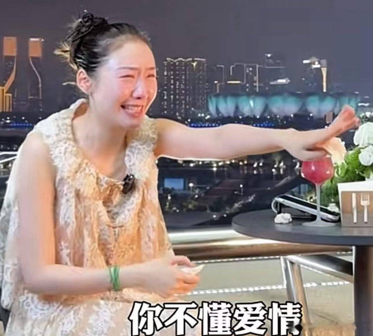 陈露 霍尊今夜注定要无眠了，被这个狰狞浮肿又歇斯底里的脸给惊到了，肿么办？影视城