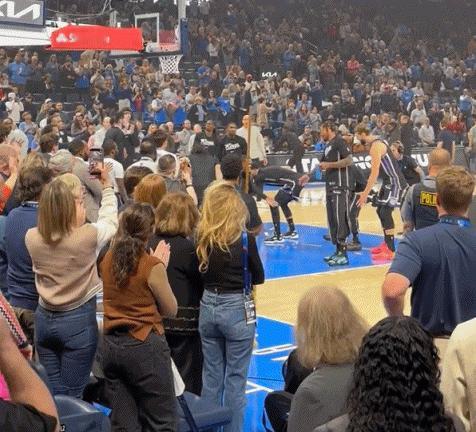 威少回雷霆：全场欢呼声+掌声
杜兰特回雷霆：全场嘘声+骂声

作为雷霆曾经的明星