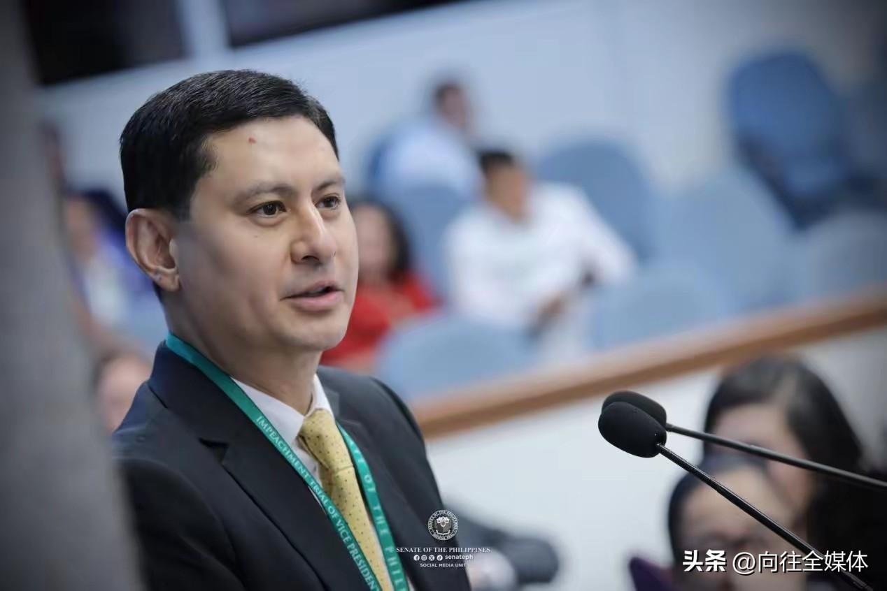 政坛轮回上演！父辈清算老马科斯贪腐，其子领衔公诉，成莎拉弹劾案核心操盘手
 
关