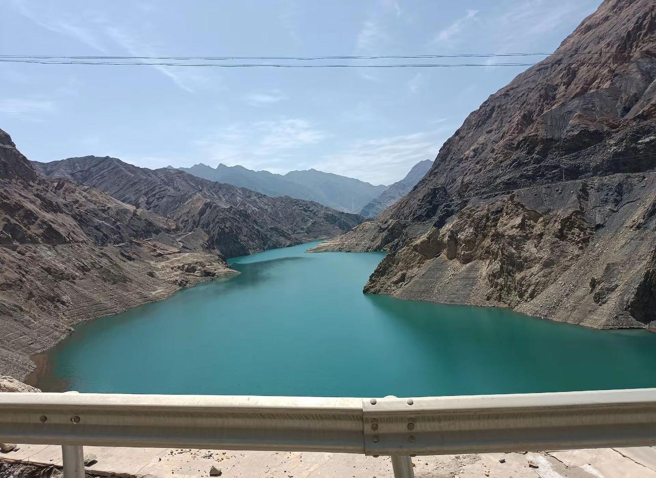 山水无言，心自安，走进山水，就走进了内心的宁静。@DOU+小助手 @DOU+上热