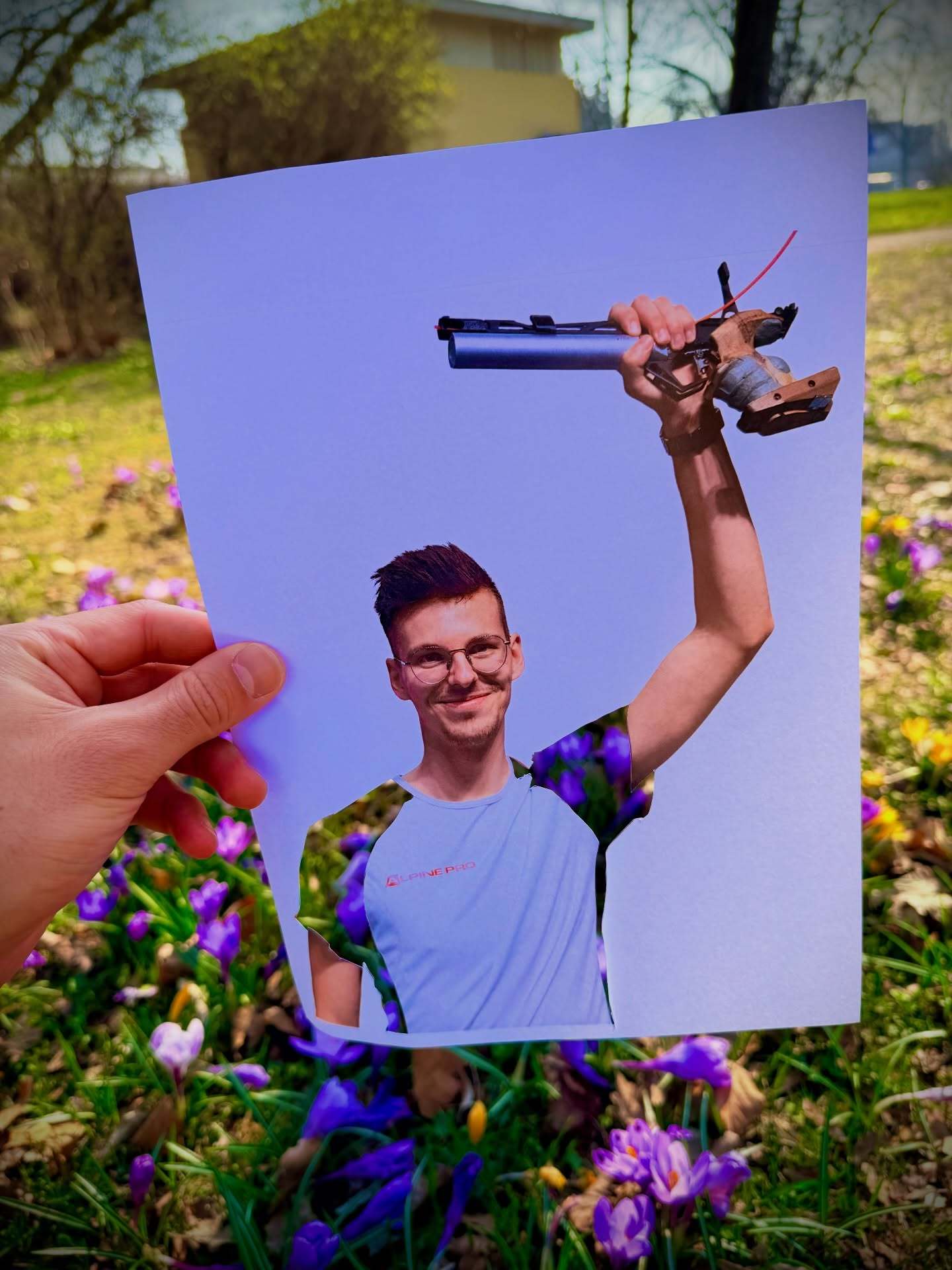 欧洲射击协会发了一组运动员与鲜花的照片，有点好看，存档 