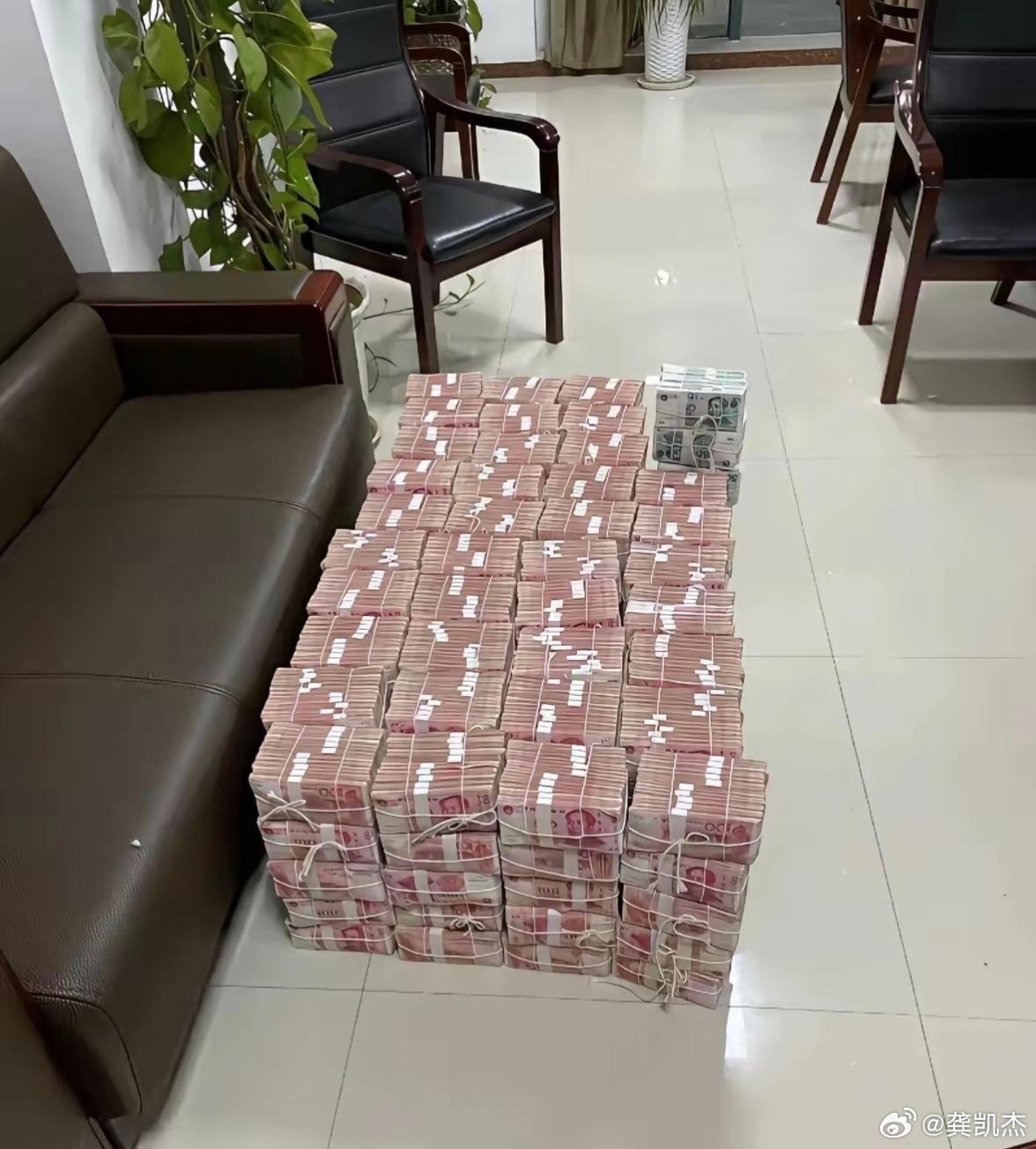 1860万现金有这么多，你要分几次才能拿光？