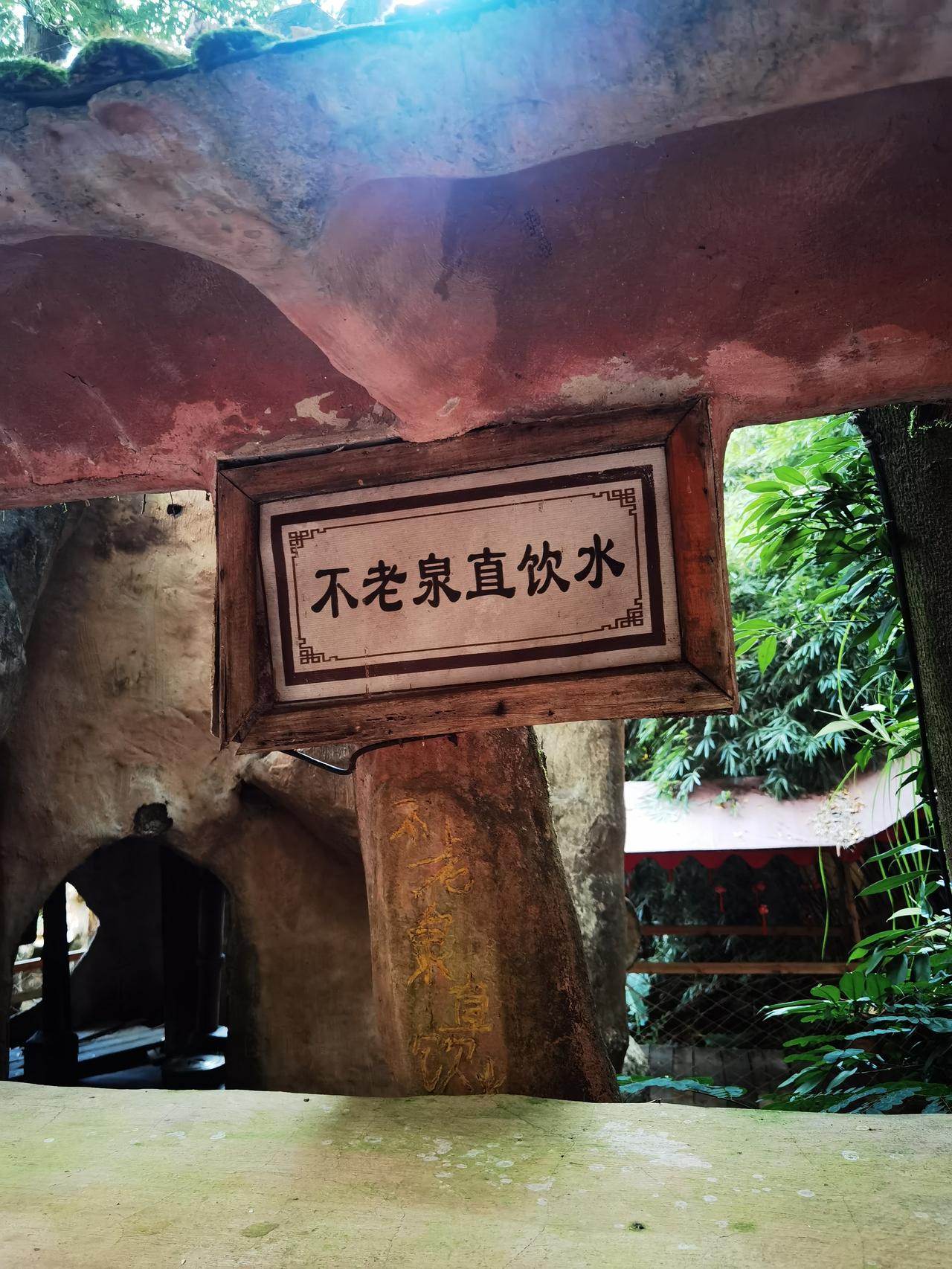 老人拒绝子女的孝心有什么隐情
表妹当了公司主管后，每月给父母转500元生活费，父