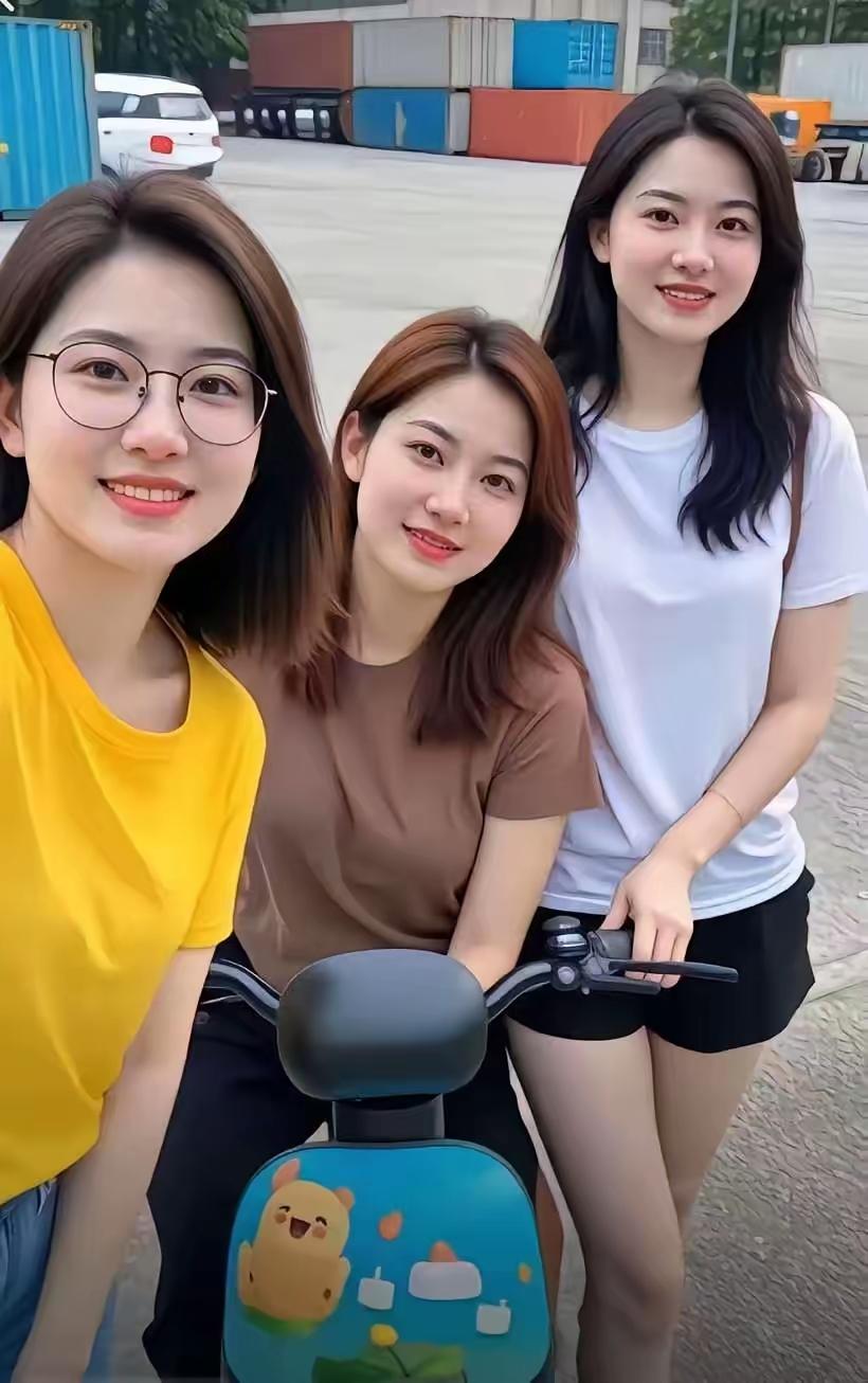 有朋友发来一张图片，非要我从里面选一名女子。
我本就有选择恐惧症，这可怎么选？我