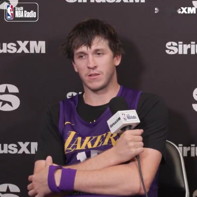 湖人后卫里夫斯近日在播客节目中谈到了队友詹姆斯：“他在联盟中征战已久，虽然我有过