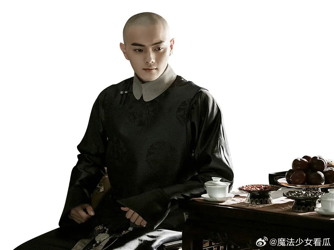 许凯好像在每一部剧里面给大家带来的感觉和形象都是完全不一样的。 ​​​