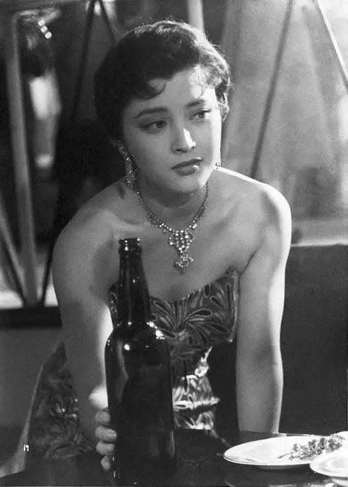 1938年，日本一位女明星，谎称儿子是弟弟，跟着身份为日本共产党员的情...