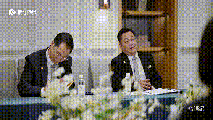 在领导眼里偷玩手机这么明显钟汉良纪封钟汉良电视剧蜜语纪