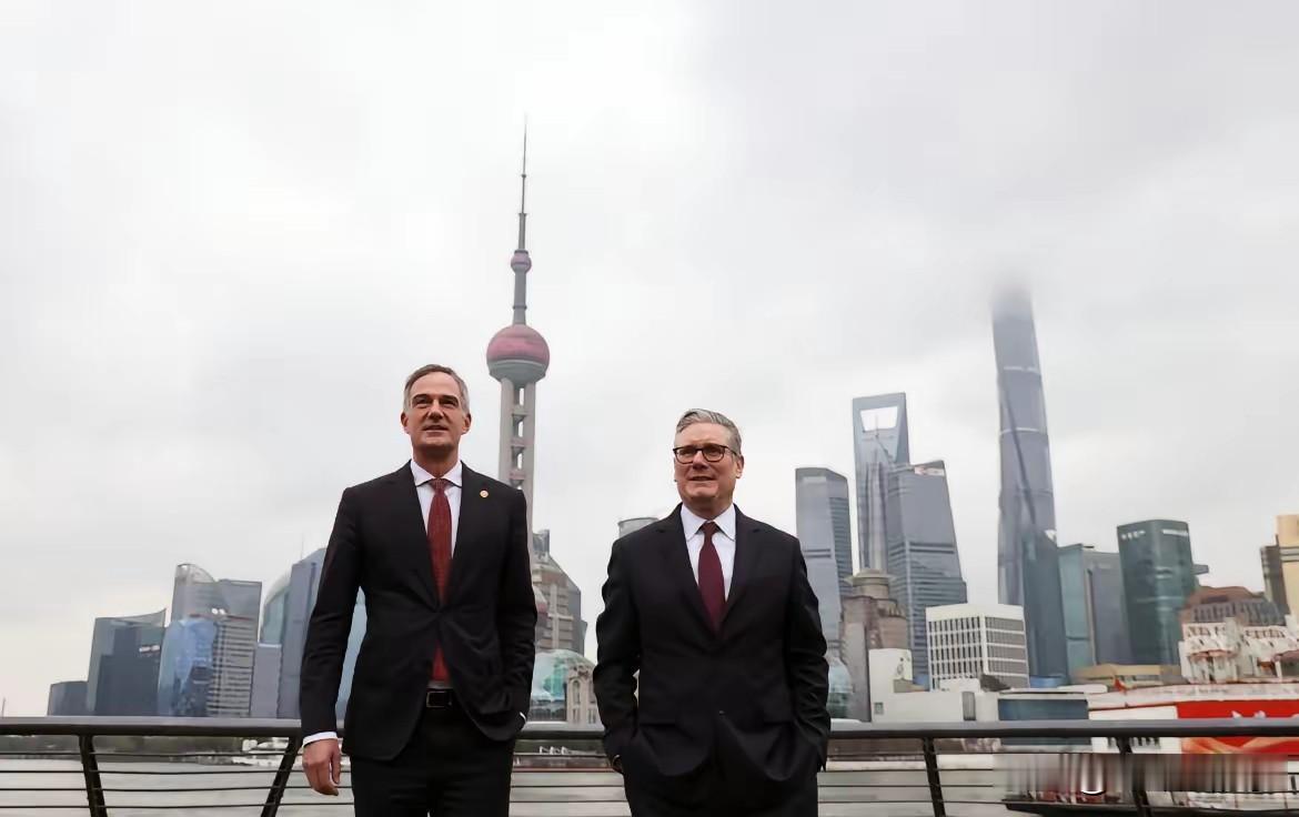 站在上海外滩的英国首相斯塔默，内心一定是感慨万千，曾几何时，作为世界强权中心的大