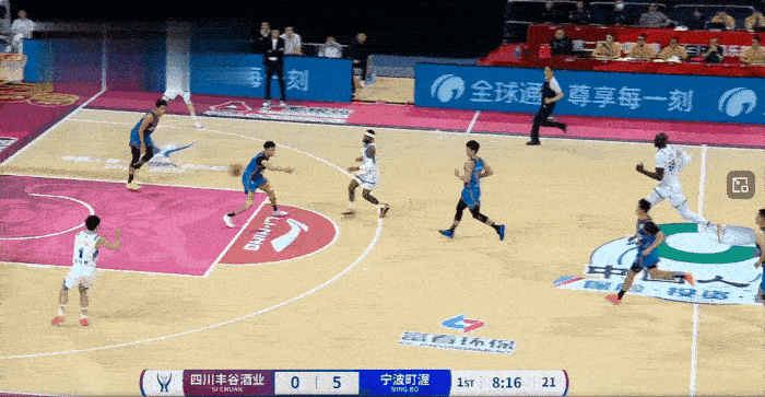 王凡懿篮下晃过防守人打板命中，宁波开局打出7-0小高潮