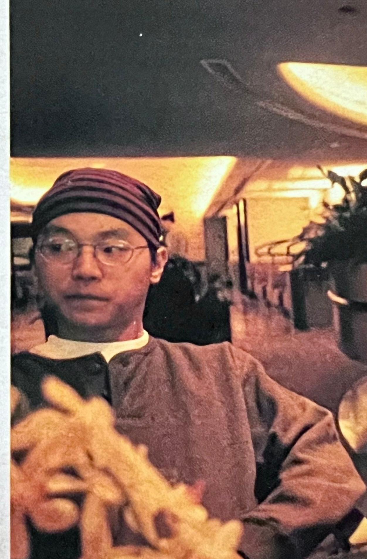 “‘加冕者’时间”之老崔的帽子是这样儿的，窦唯的帽子是那样儿的。 