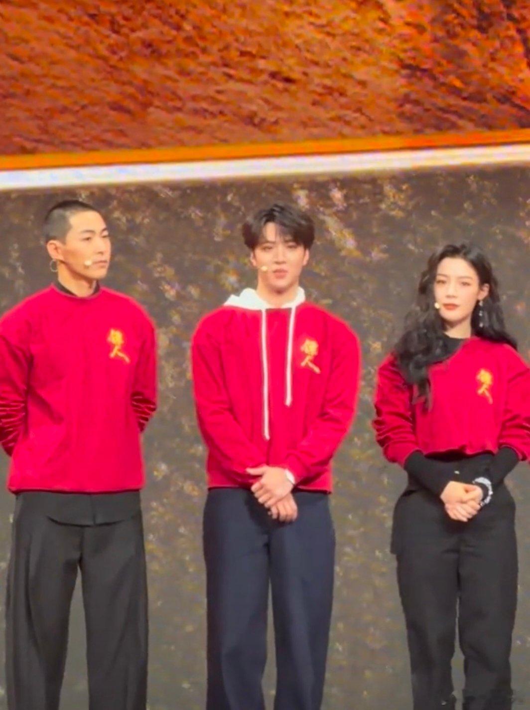 刘耀文 镖人圆了我小时候的武侠梦 小时候的侠客梦照进现实！刘耀文在镖人学骑马超飒