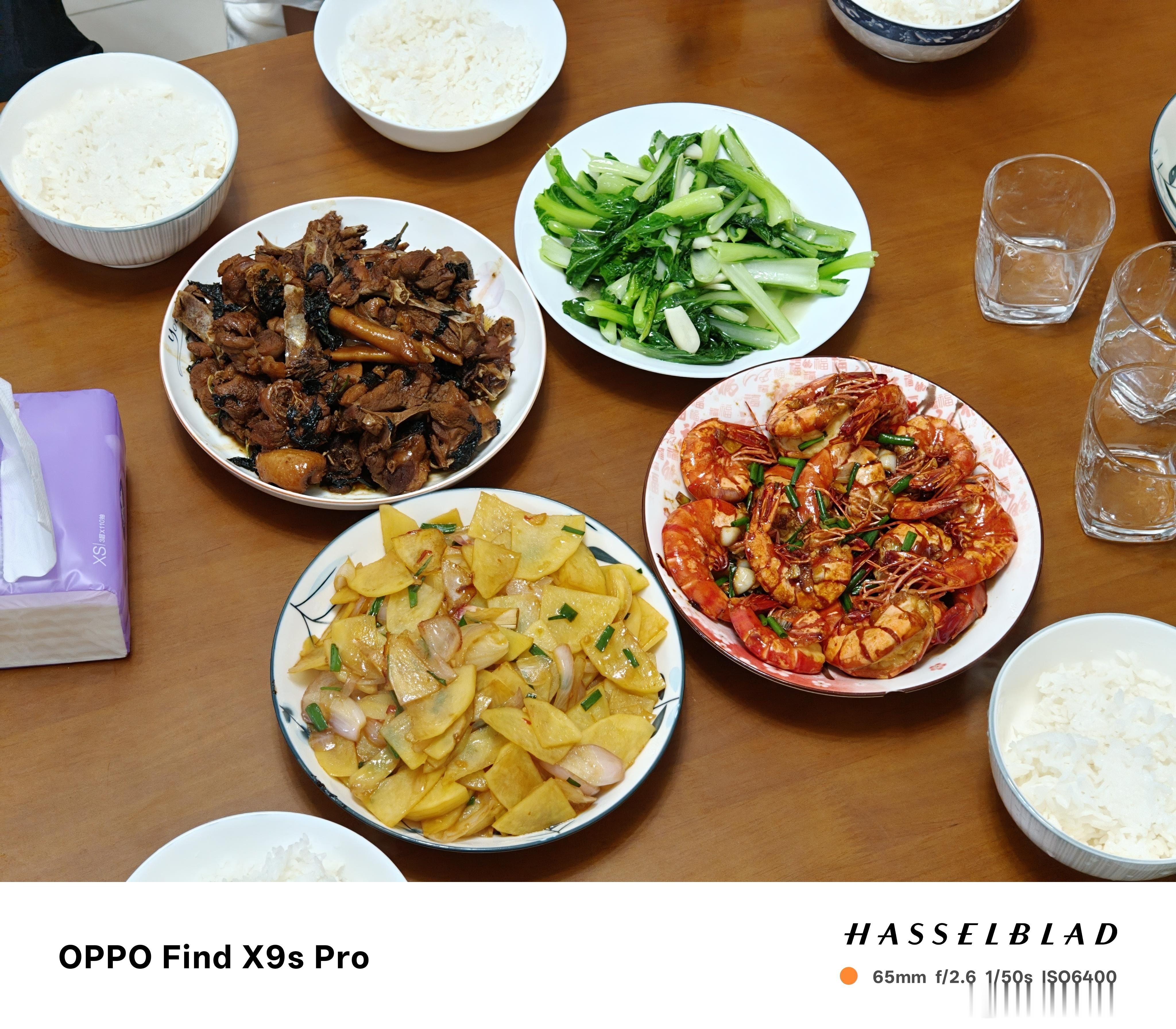 紫苏焖鸭，蒜蓉虾，蒜蓉炒青菜，炒土豆片，今日晚餐四个人吃，花费110，性价比高不