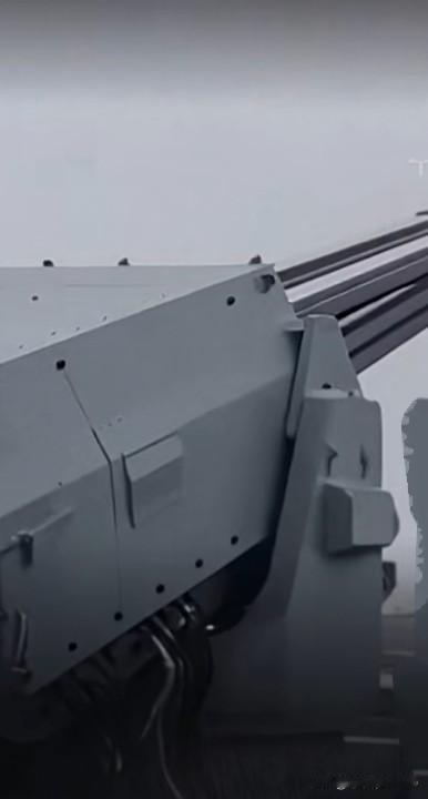 美国试射成功电磁炮

新浪军事网站报道，美国试射成功电磁炮，据悉，2025年12