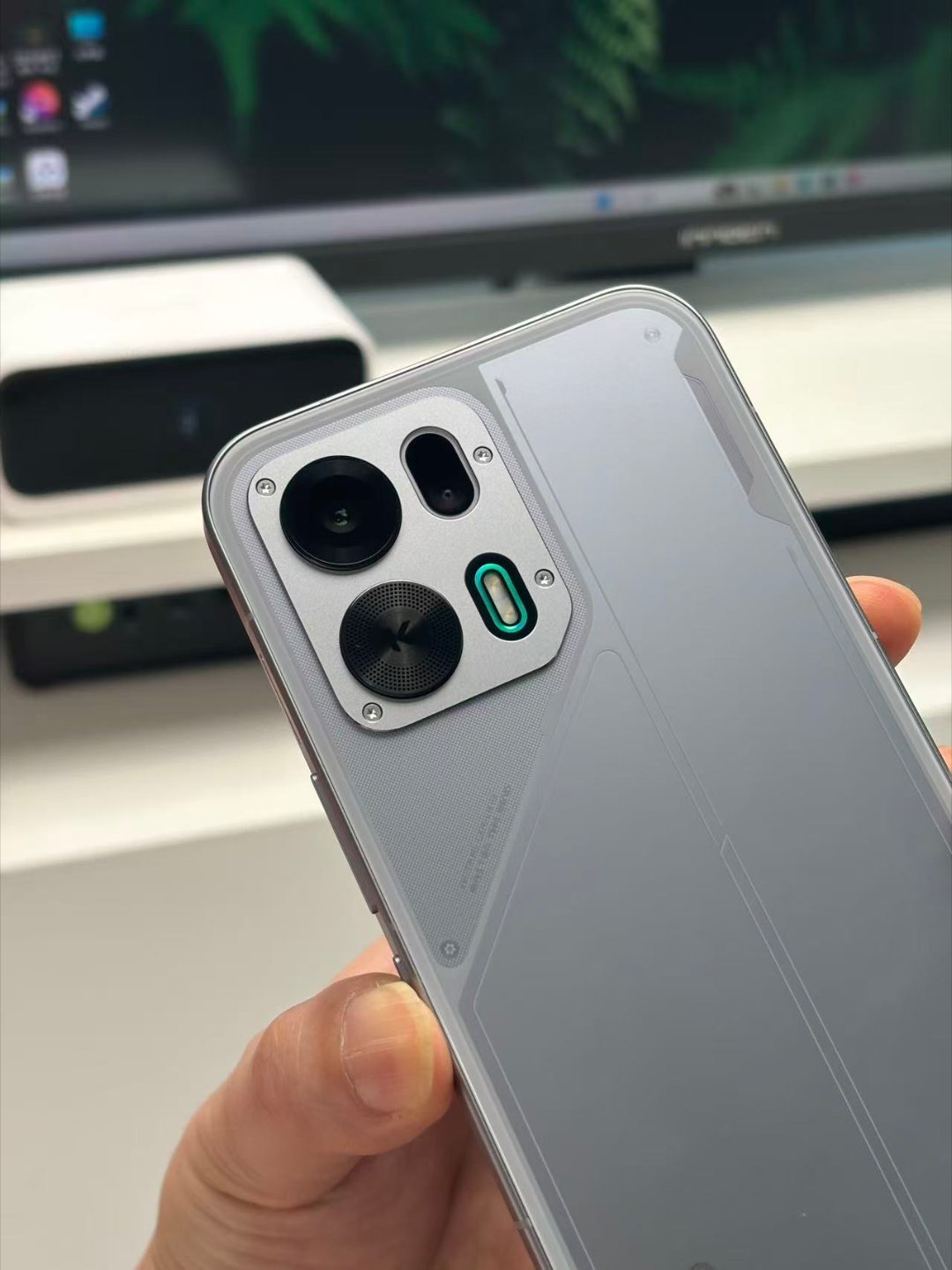 K15 Pro+这几天用下来，最让我踏实的地方不是跑分，是它不烫手。天玑9500