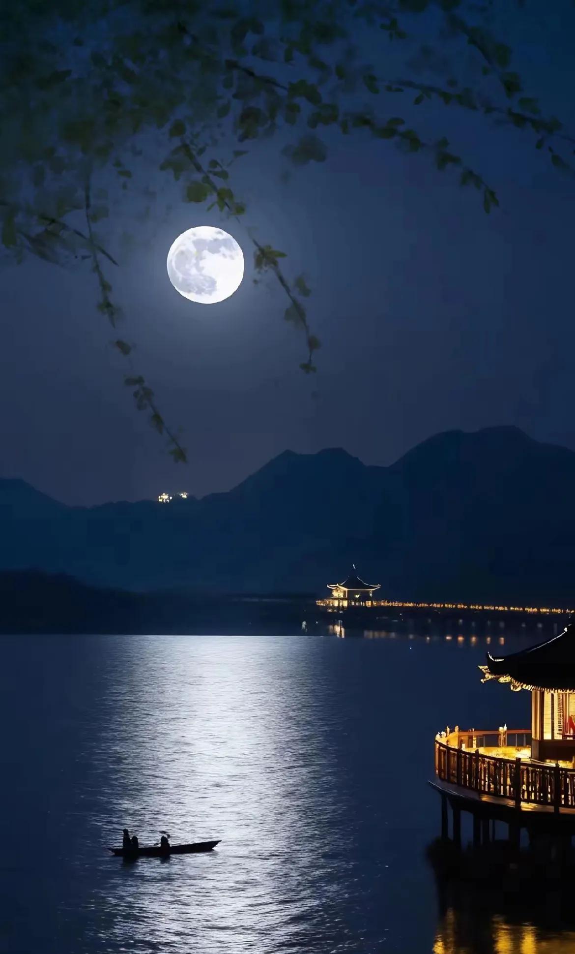 上联：浪迹天涯月光路；
下联：？？？