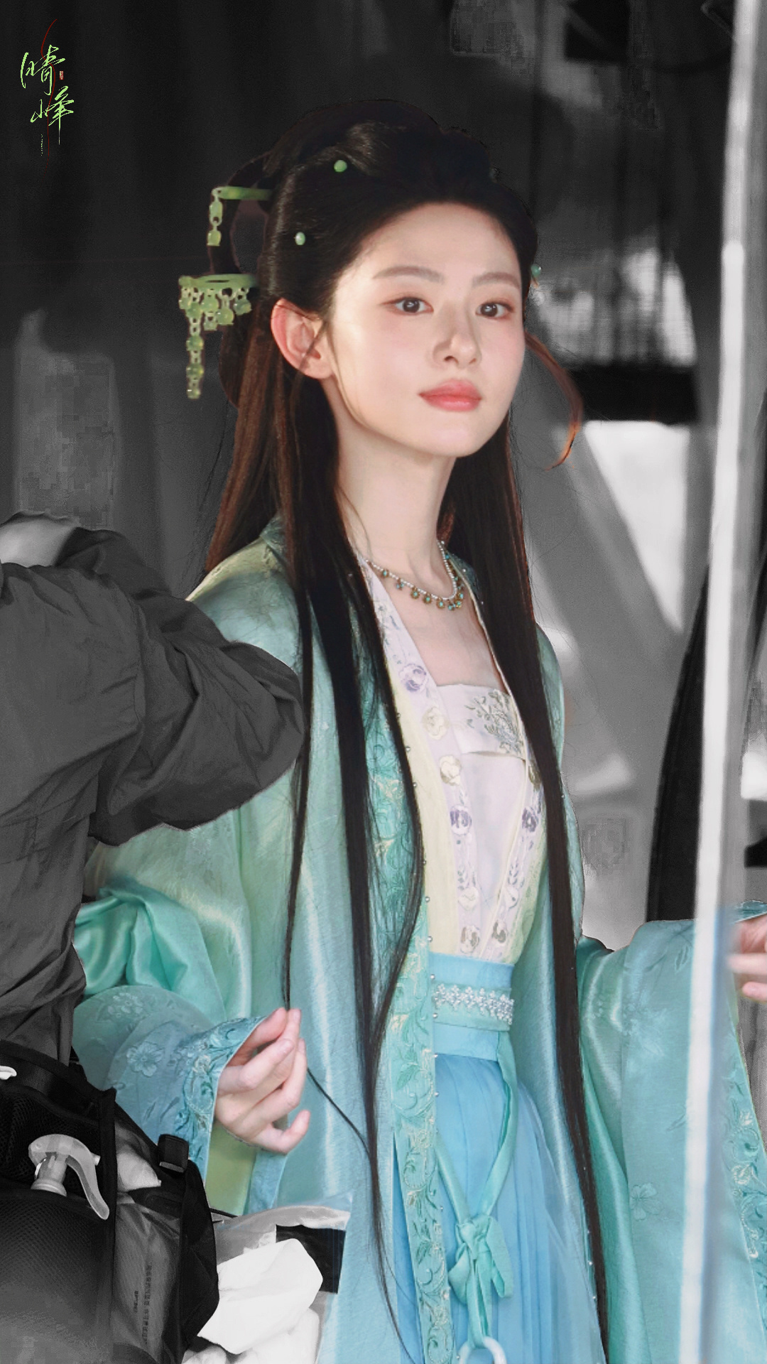赵晴这个妆造好正午味赵晴这套古装狠狠打动啦，妆造正午美学韵味，端庄温婉仪态大方，