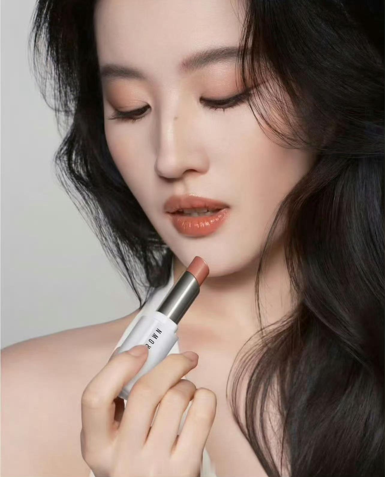 因为美到不敢相信，谁来告诉我她到底整过容吗刘亦菲官宣芭比波朗
