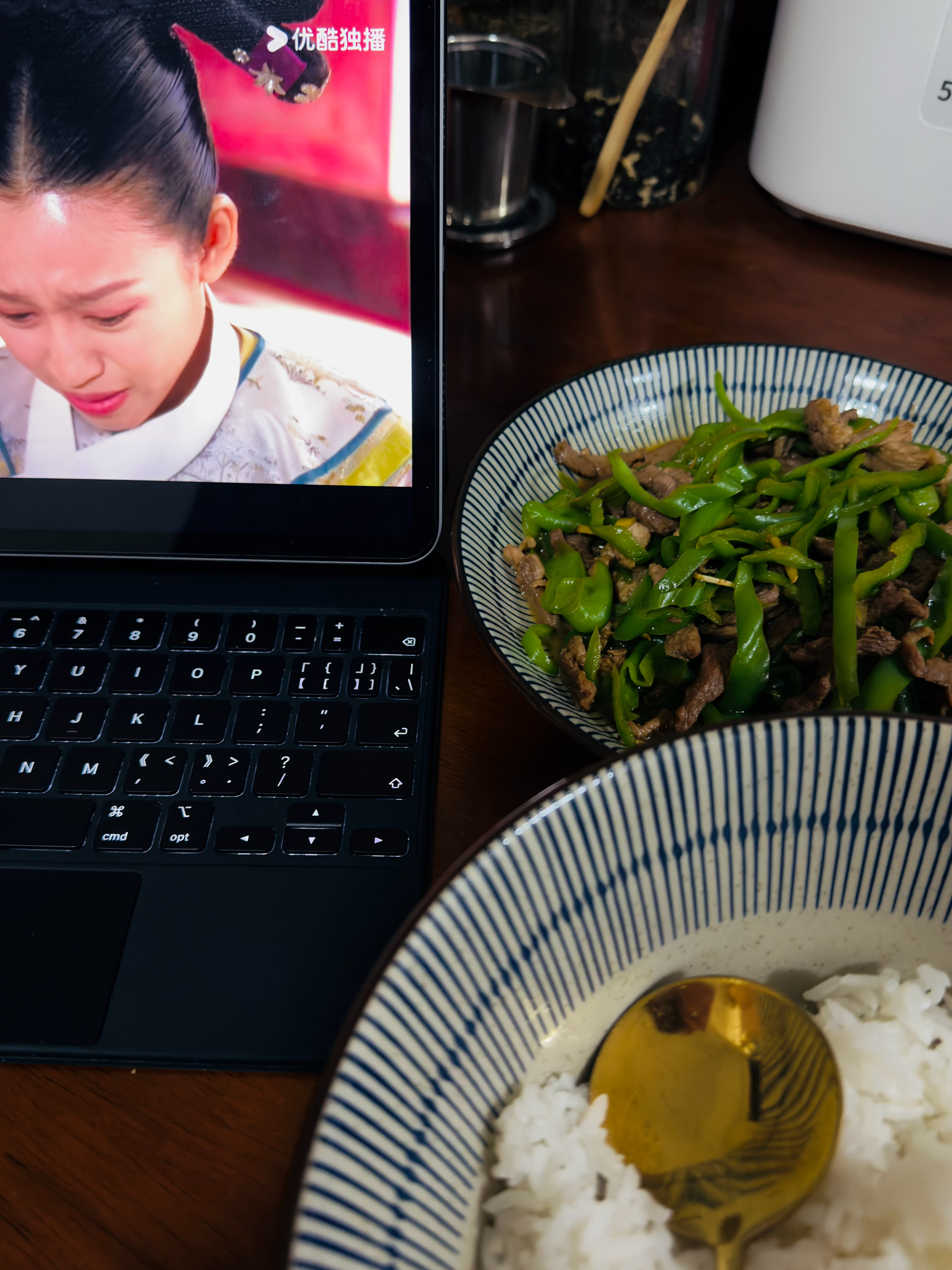 中午吃饭忘发了，还是在家吃省，吃的好饱！快猜这是甄嬛传哪一集哈哈哈哈我的日常pl