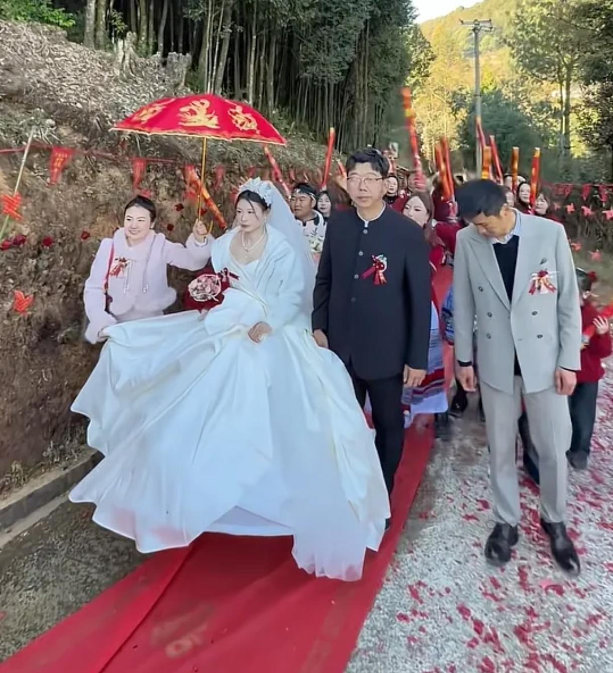 你知道马拉松一姐张德顺的爱人吗？
他从不亲自上场跑步，却是国内跑圈最核心的幕后人
