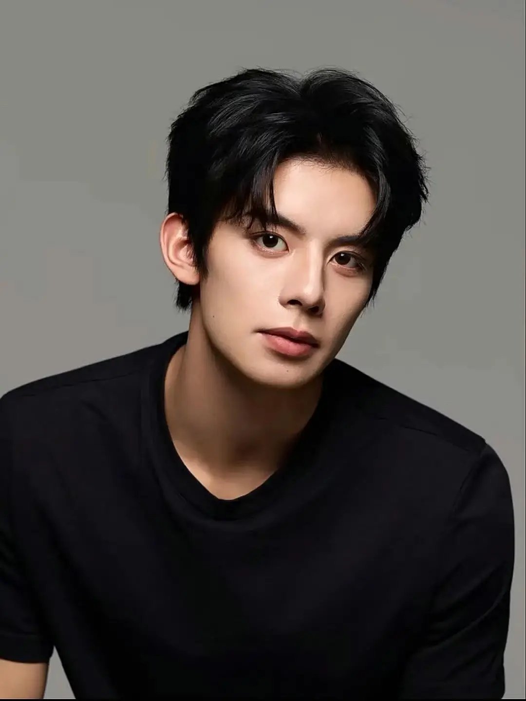 中戏新生是不是有点像王鹤棣？ 