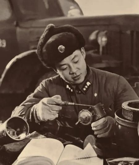 1962年雷锋因公牺牲，年仅22岁，41年后鉴定人披露细节令人心疼。

1962