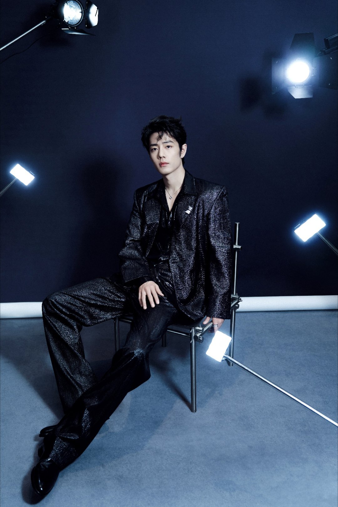 肖战壁纸肖战 肖战日常见肖战光影定格 的荣耀时刻，从《藏海传》的角色魅力到盛典的