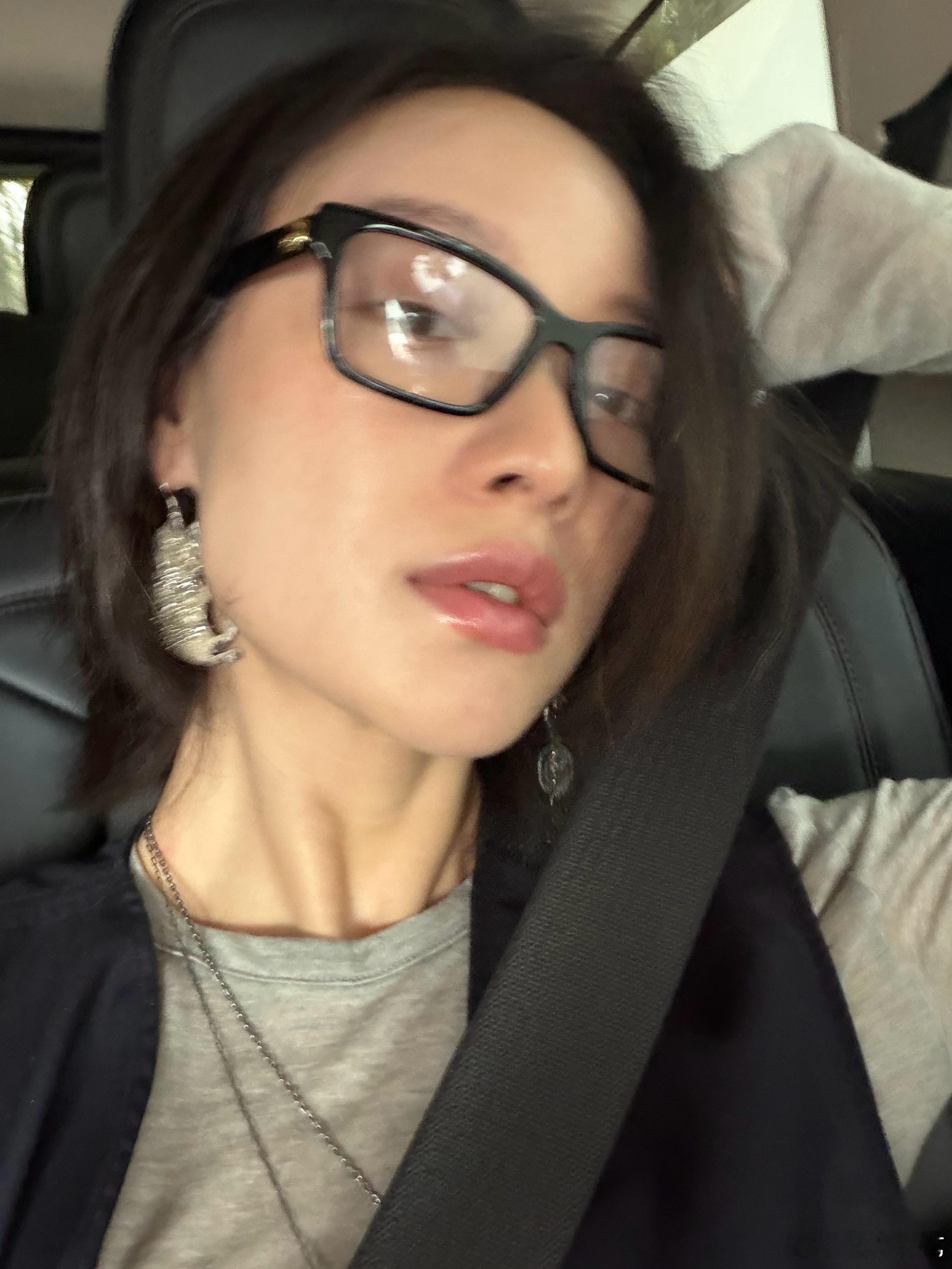 倪妮今天香香的 倪妮今天香香的 ​​​