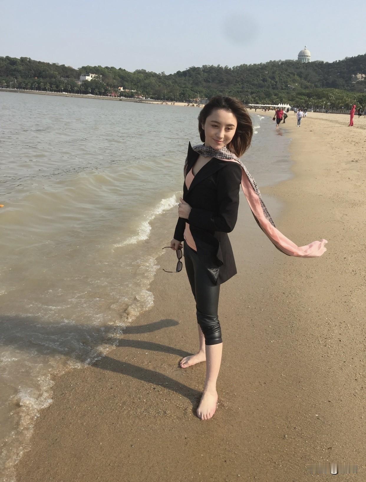 哪些女生让你一眼就喜欢的有独特魅力的，自带神秘感的女生就很让人上头，不会刚认识就