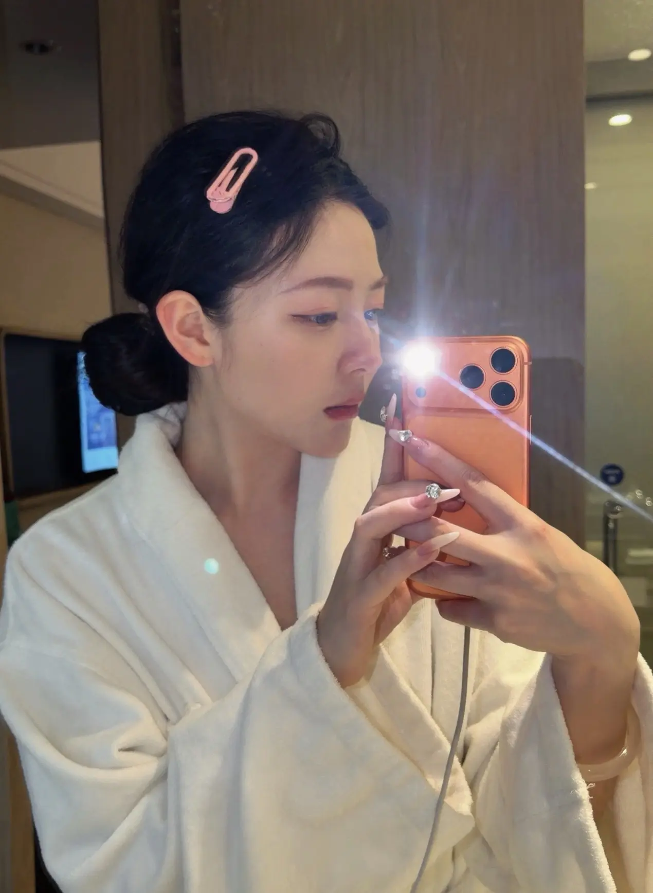 我常常感叹人与人之间的关系如骷髅般易碎。