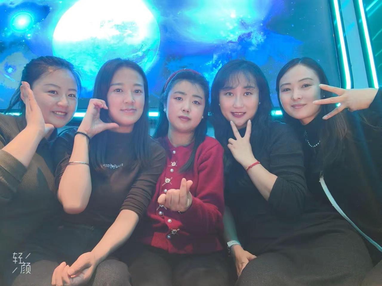 愿我们都能优雅如诗！貌美如花！被温柔以待，活成自己喜欢的样子！