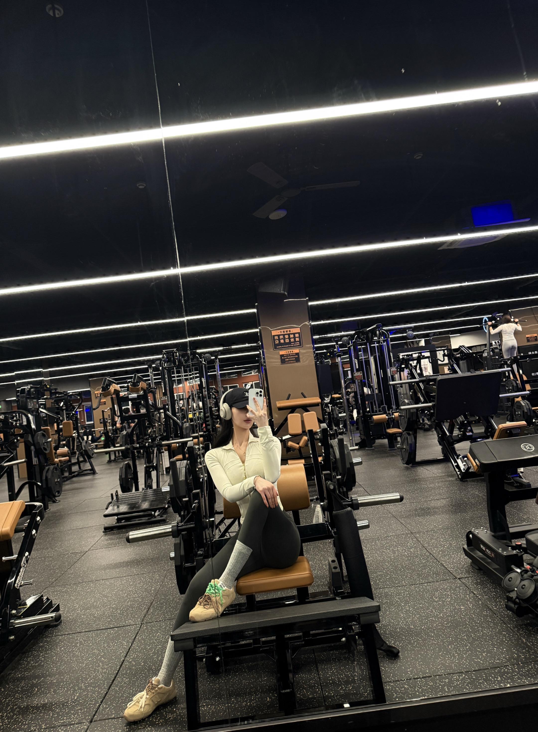 🥀如果无人赠你玫瑰，便亲手栽种自己的花园。