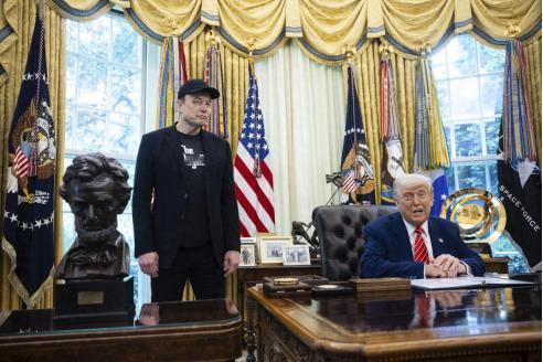 距离美国中期选举还有两个月，白宫却先迎来一波离职潮。短短一个月，特朗普就接连失去