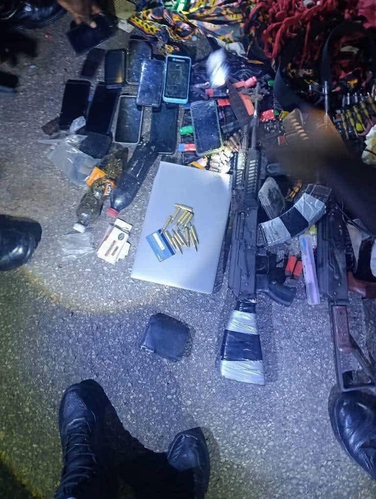 尼日利亚军队在阿南布拉州击毙IPOB/ESN武装分子，缴获武器和简易爆炸装置。东